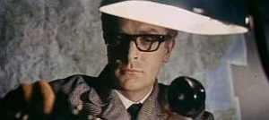 The Ipcress File - Michael Caine como Harry Palmer, primer heroe con lentes. 
